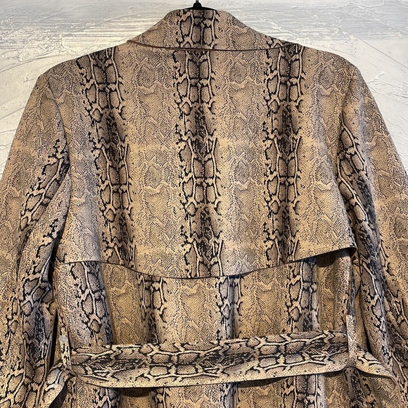 New Solitaire Trench Coat. Size M. Snakeskin Print. - Picture 6 of 10